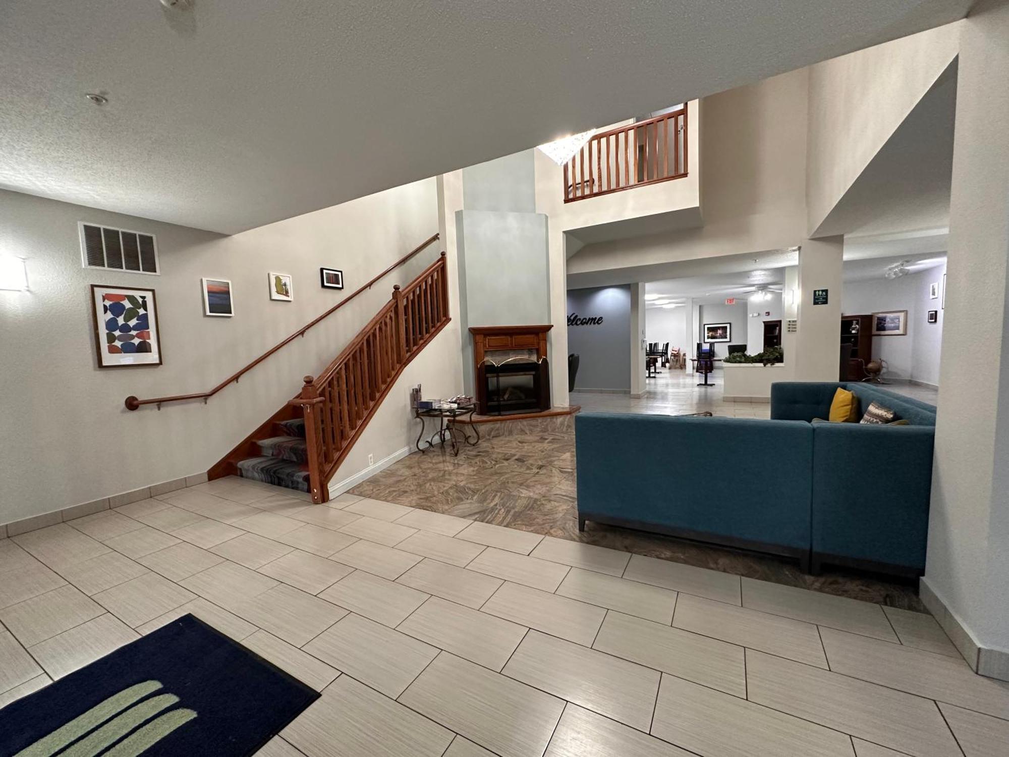 Mainstay Airport Hotel 2*