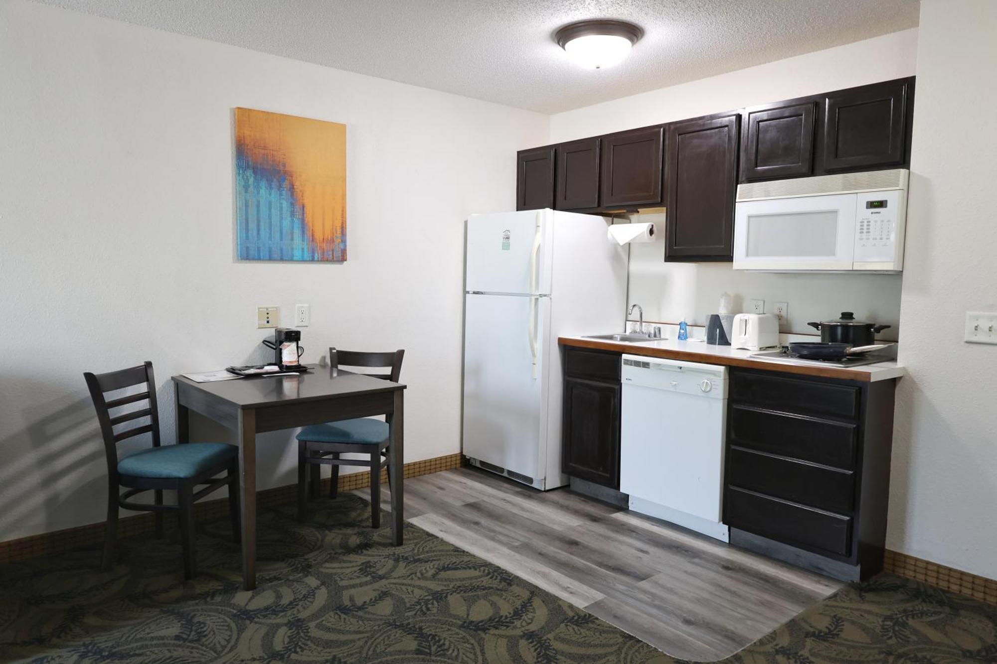 Mainstay Airport Hotel