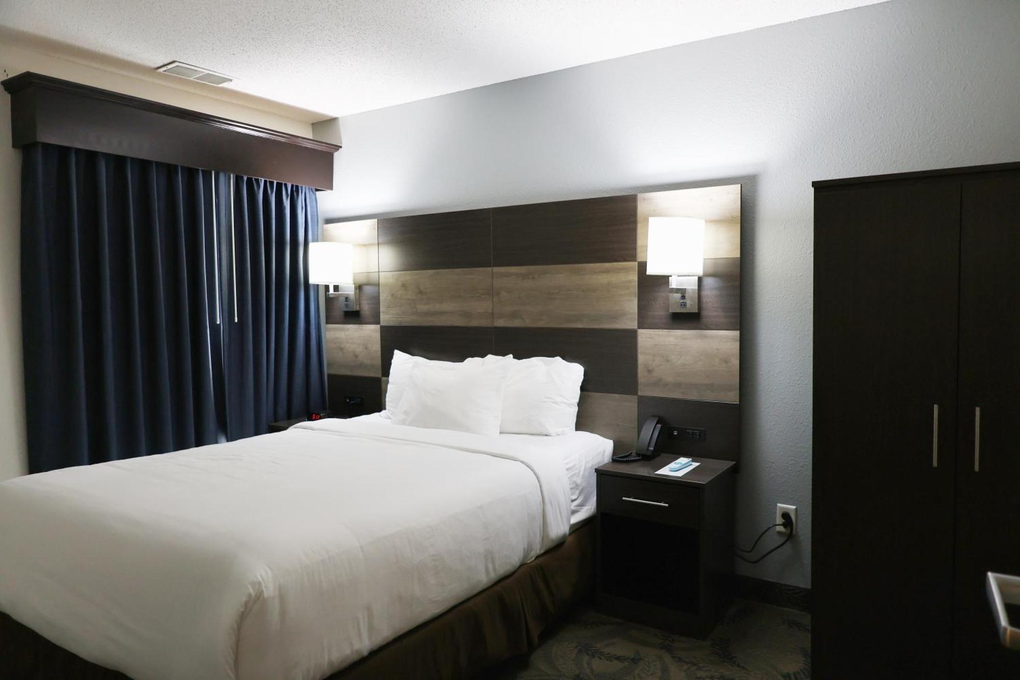 Hotel Mainstay Airport 2*