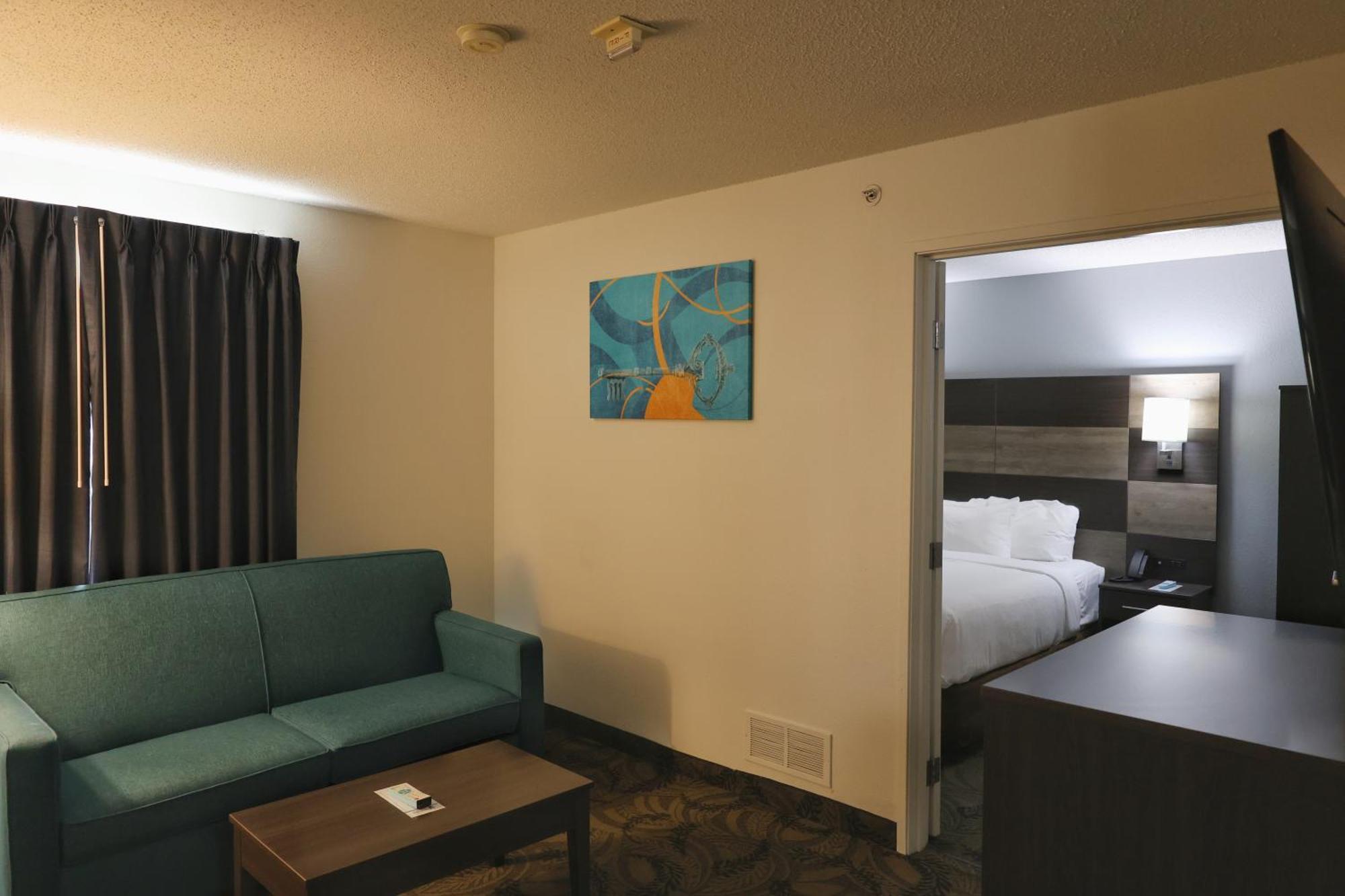 Mainstay Airport Hotel 2*