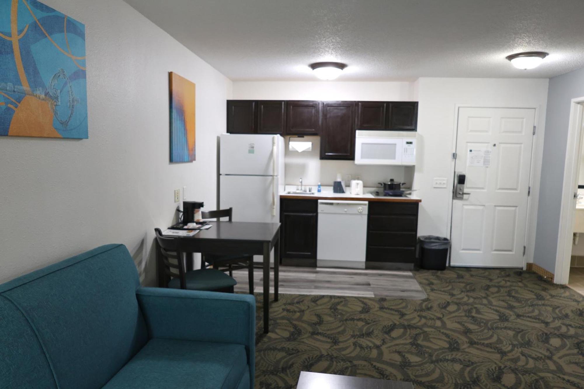Mainstay Airport Hotel 2*