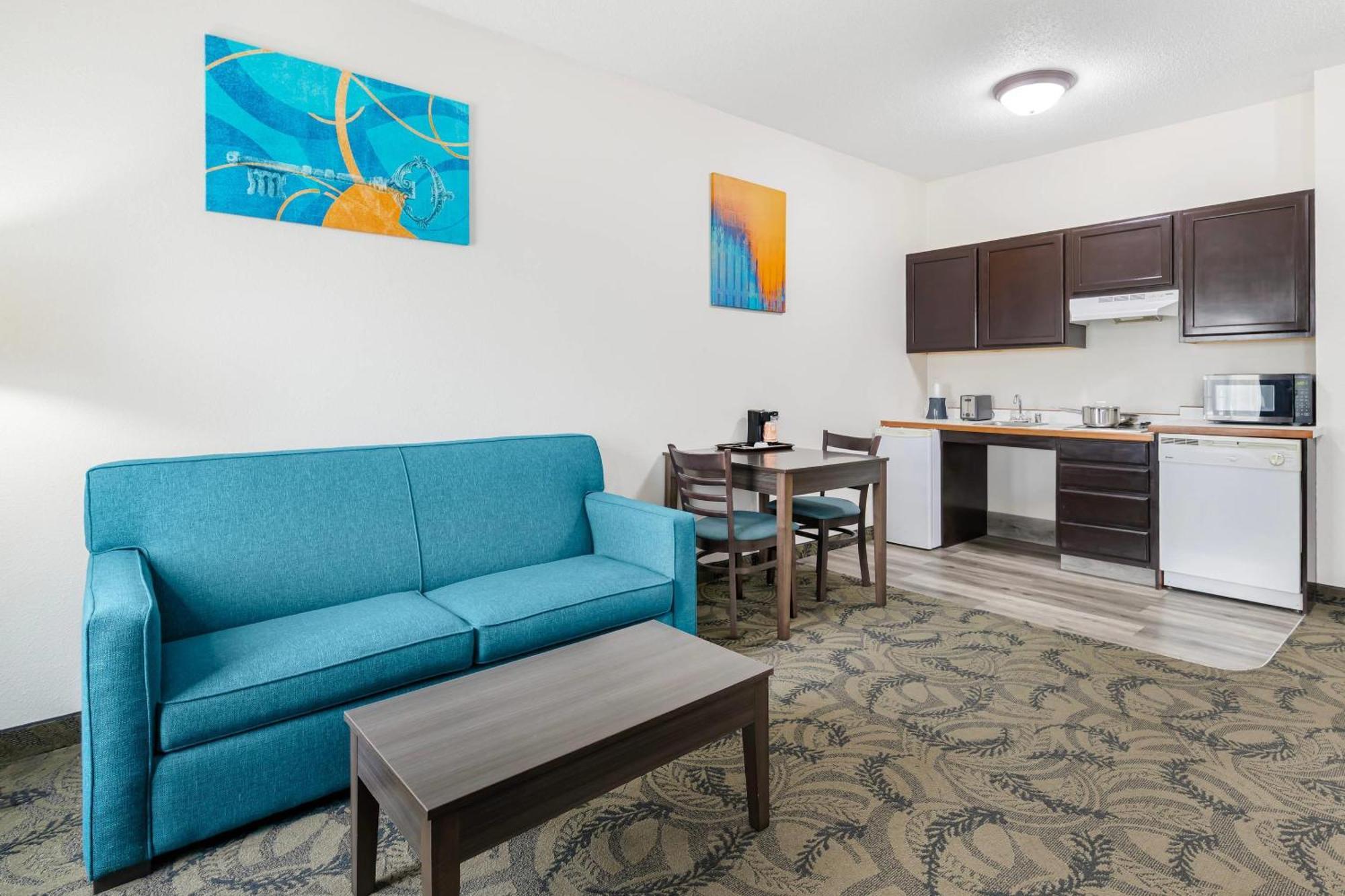 Mainstay Airport Hotel 2*